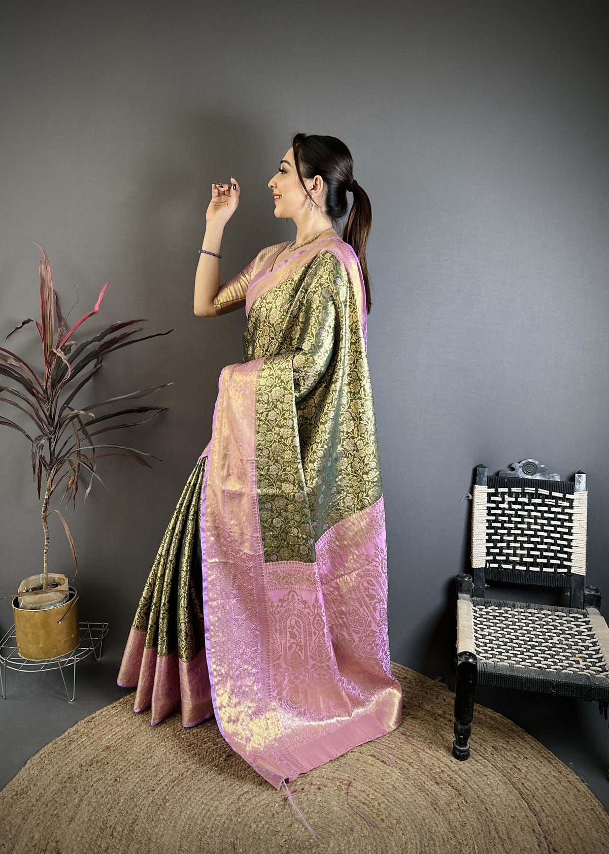 Charismatic Wedding Wear Kanjivaram Silk Rich Pallu Jacquard Border Designer Saree With Contrast Blouse Piece