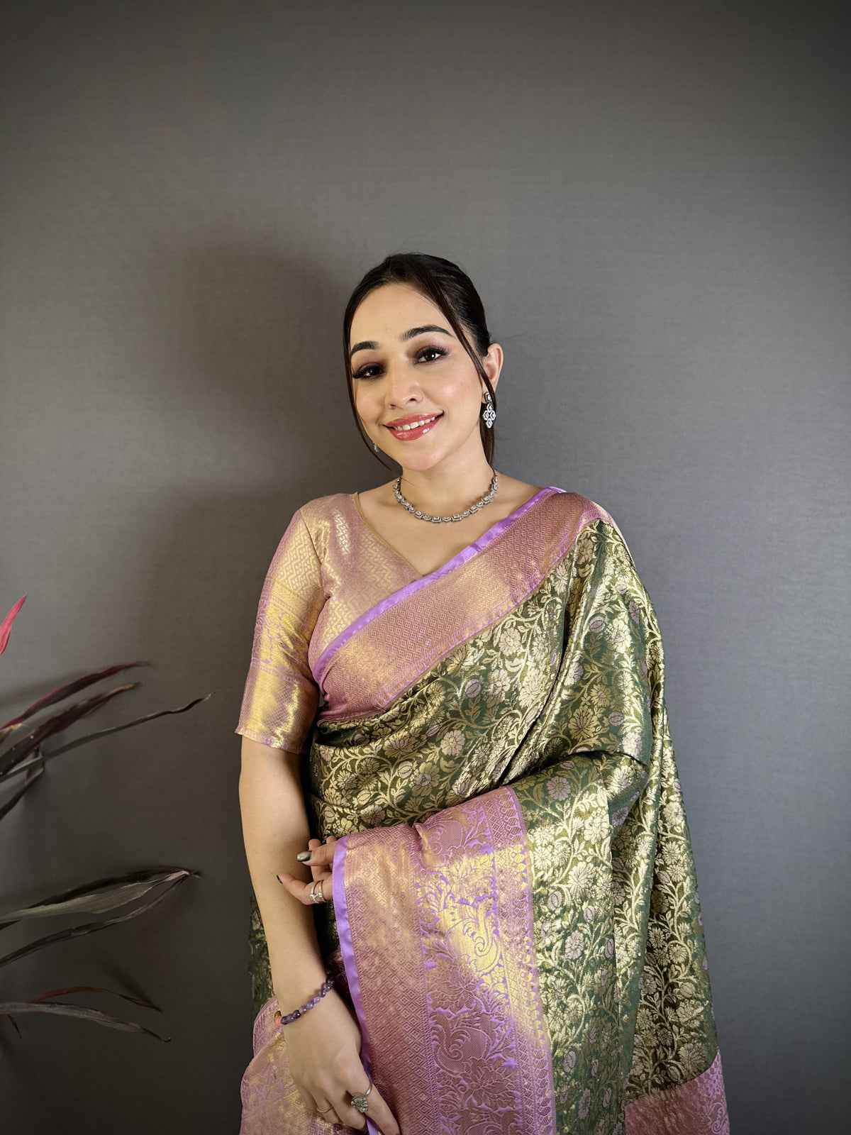 Charismatic Wedding Wear Kanjivaram Silk Rich Pallu Jacquard Border Designer Saree With Contrast Blouse Piece