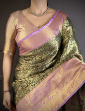 Load image into Gallery viewer, Charismatic Wedding Wear Kanjivaram Silk Rich Pallu Jacquard Border Designer Saree With Contrast Blouse Piece
