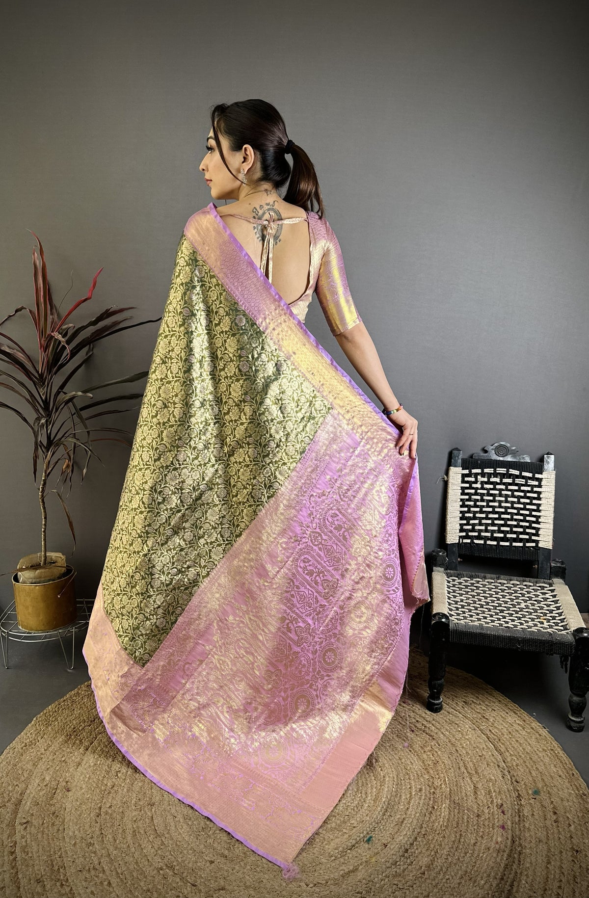 Charismatic Wedding Wear Kanjivaram Silk Rich Pallu Jacquard Border Designer Saree With Contrast Blouse Piece
