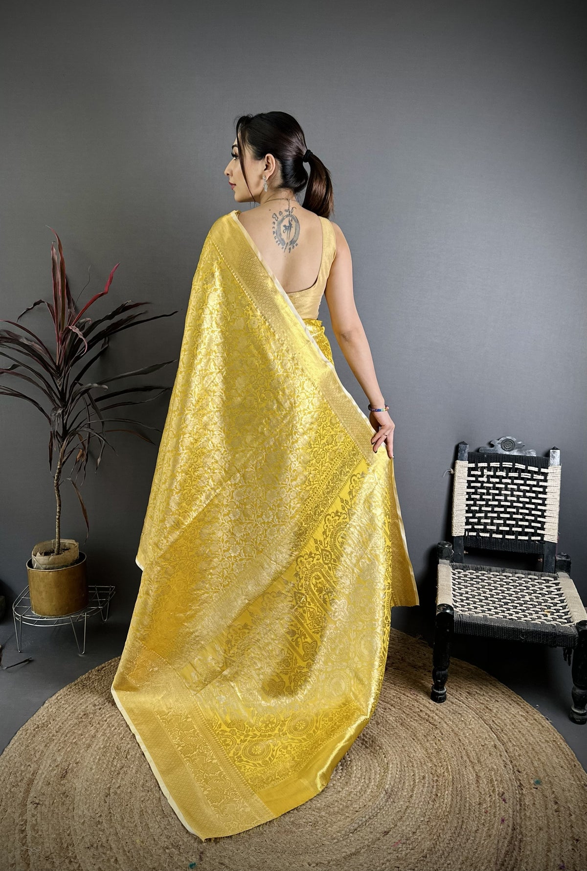 Charismatic Wedding Wear Kanjivaram Silk Rich Pallu Jacquard Border Designer Saree With Contrast Blouse Piece