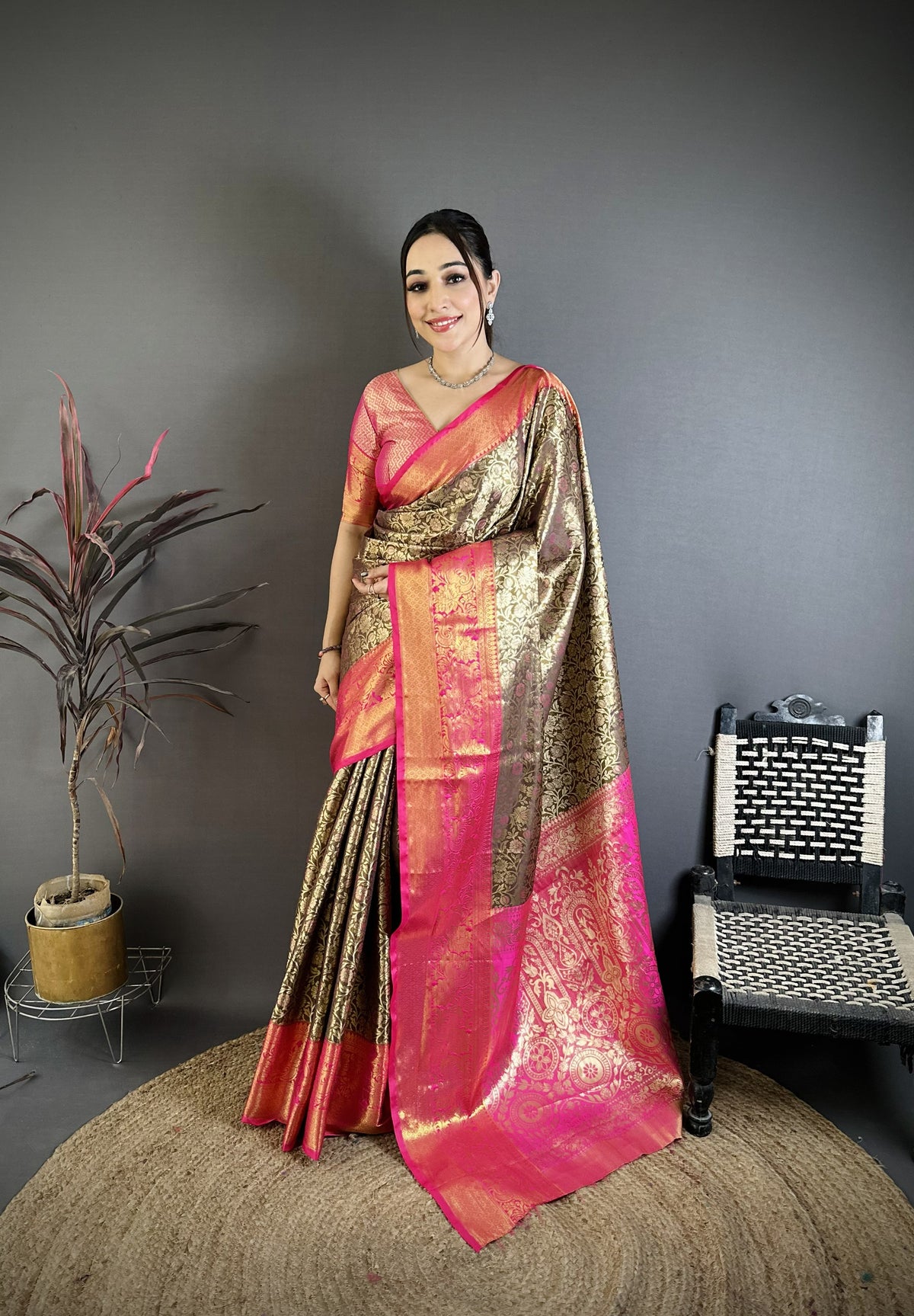 Charismatic Wedding Wear Kanjivaram Silk Rich Pallu Jacquard Border Designer Saree With Contrast Blouse Piece