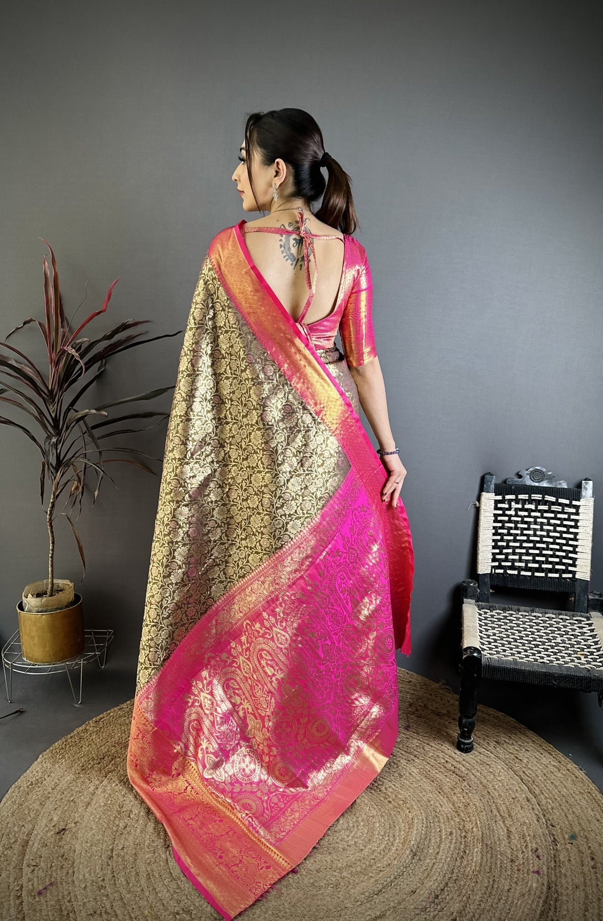 Charismatic Wedding Wear Kanjivaram Silk Rich Pallu Jacquard Border Designer Saree With Contrast Blouse Piece