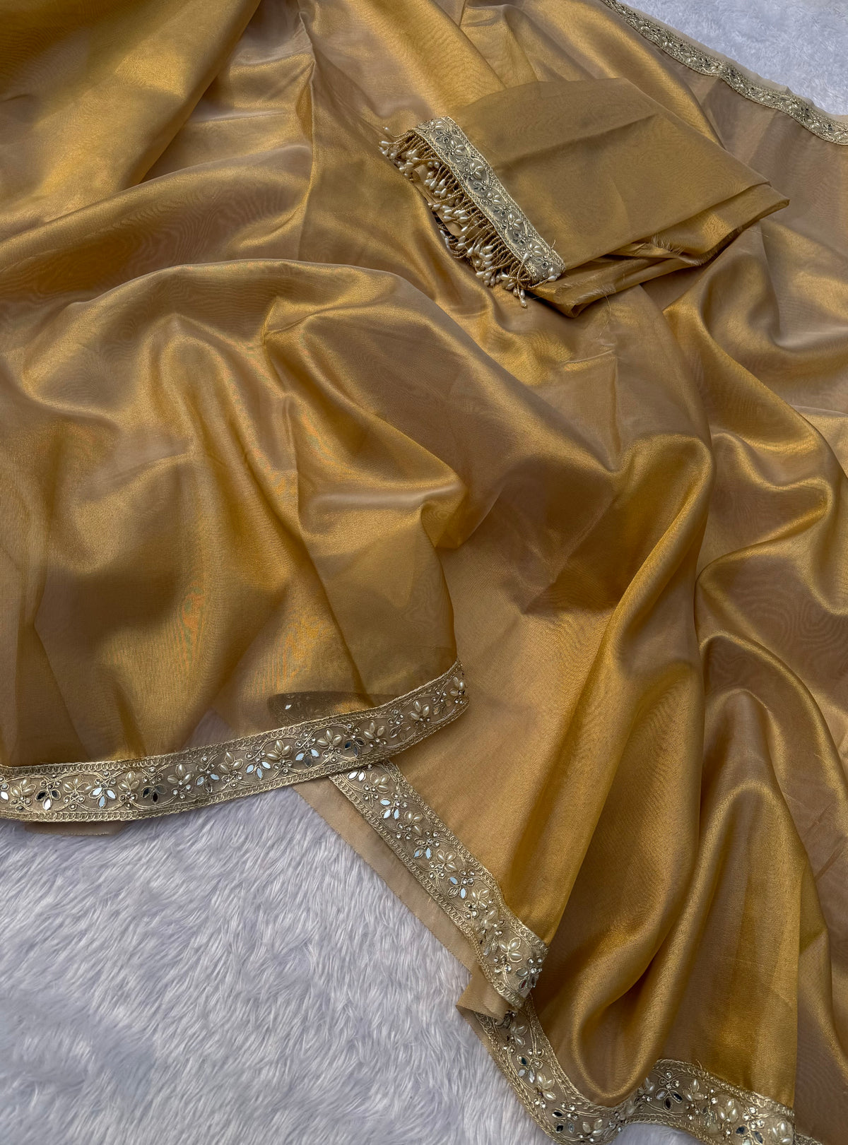 Redolent Wedding Wear Banarasi Tissue Silk Jacquard Zari Weaving Work Designer Saree With Matching Blouse