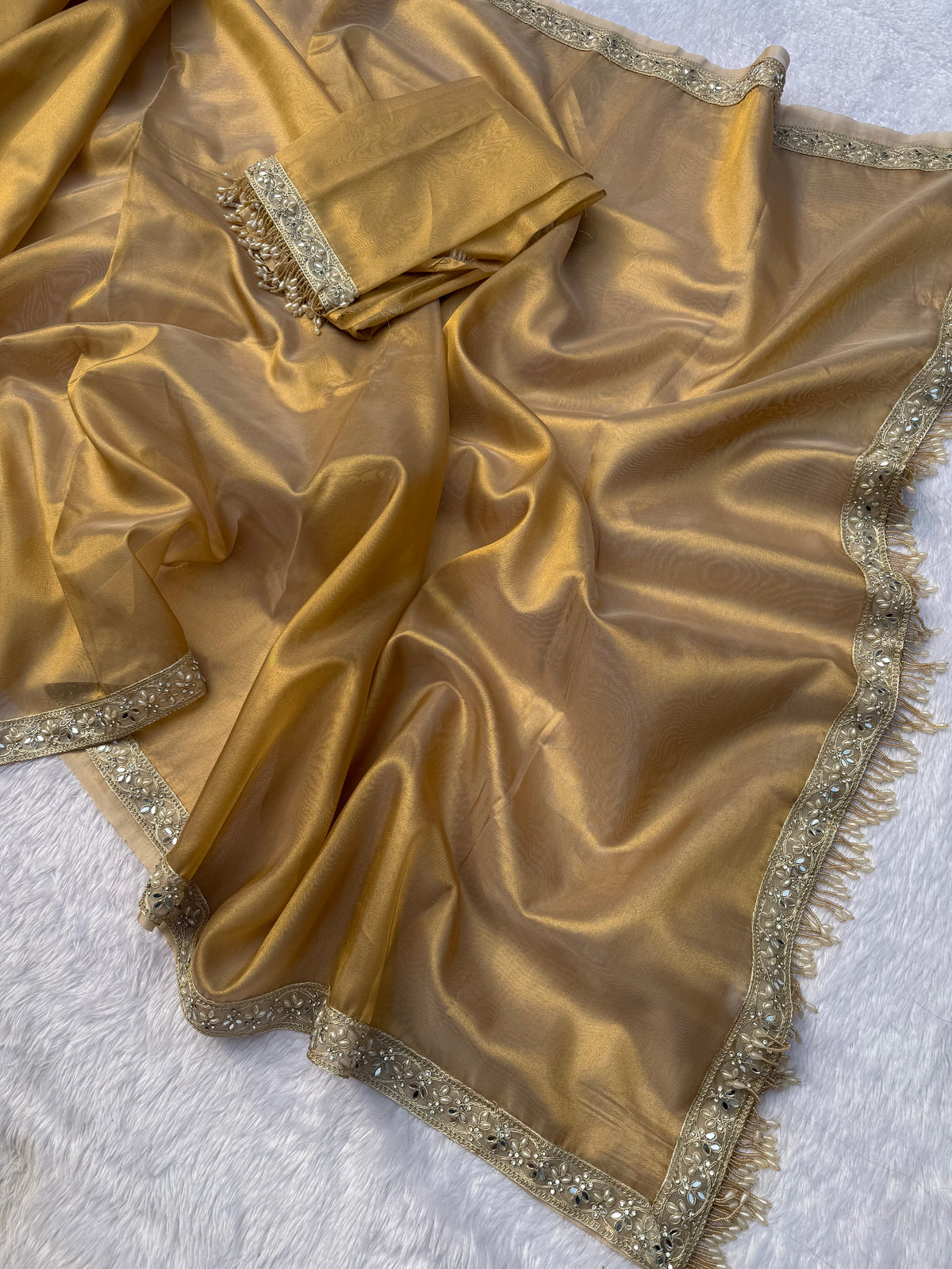 Redolent Wedding Wear Banarasi Tissue Silk Jacquard Zari Weaving Work Designer Saree With Matching Blouse