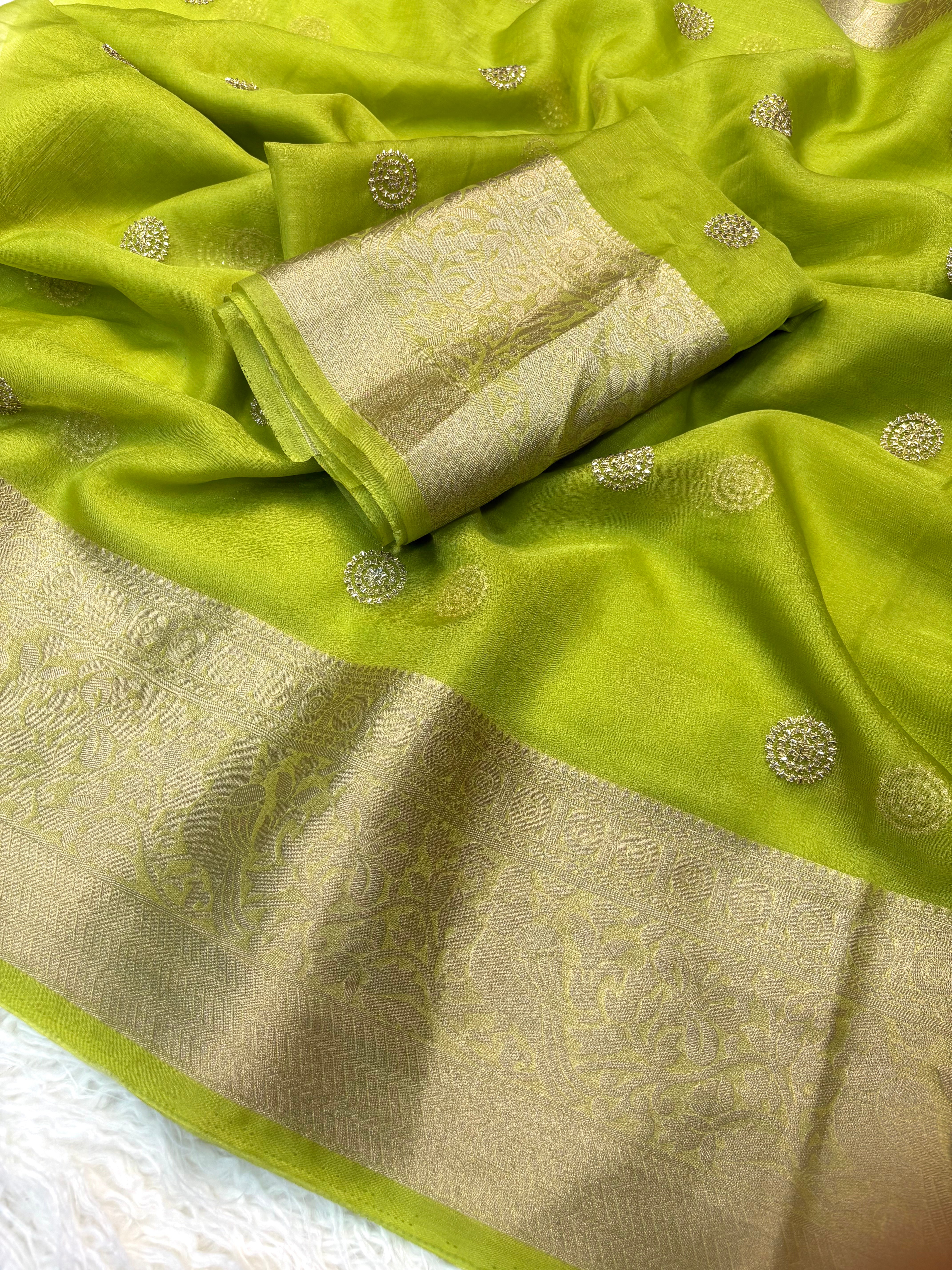 Fantabulous Festive Wear Soft Silk Jacquard Weaving Border Saree With Same Blouse Piece