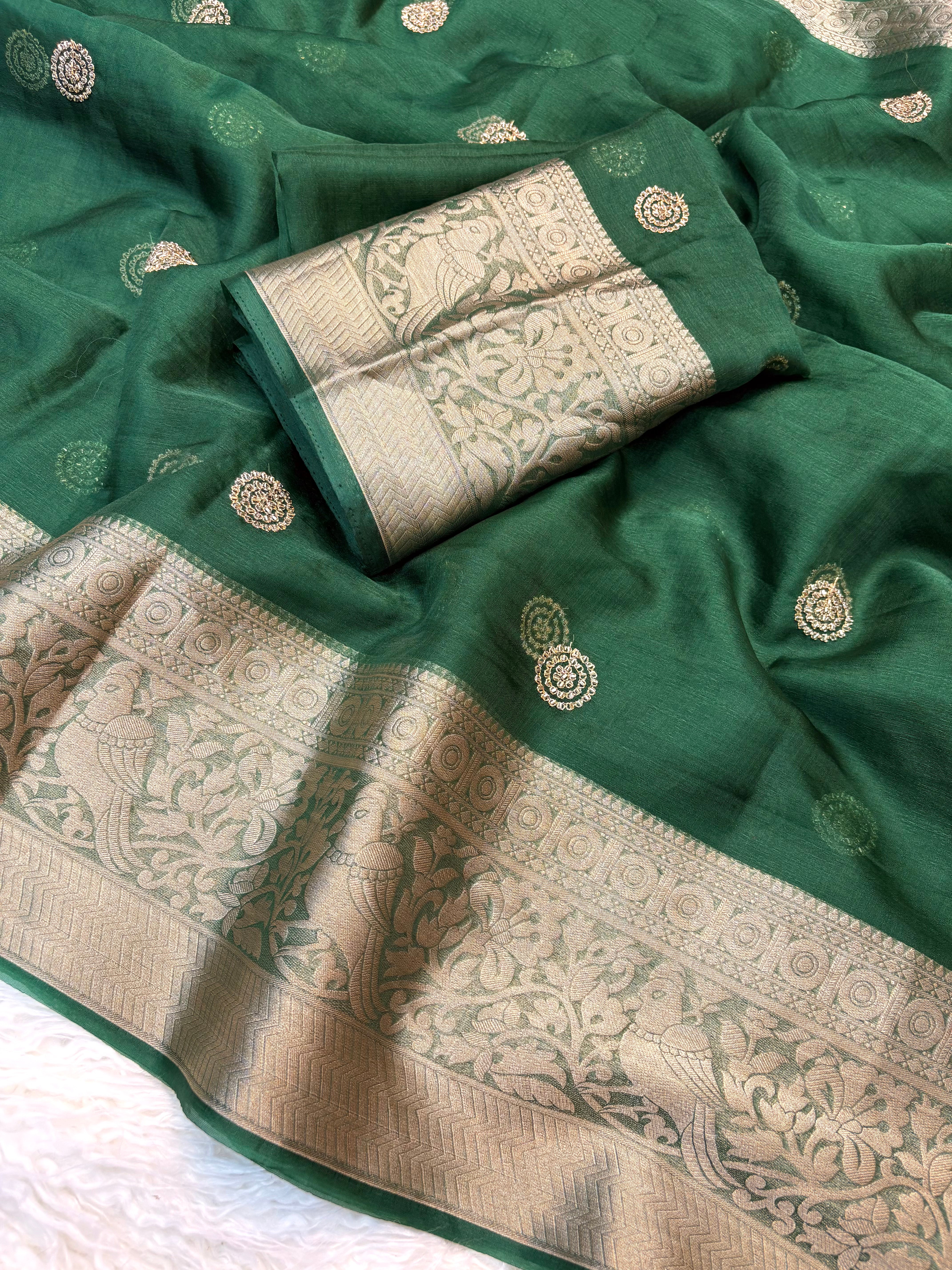 Fantabulous Festive Wear Soft Silk Jacquard Weaving Border Saree With Same Blouse Piece
