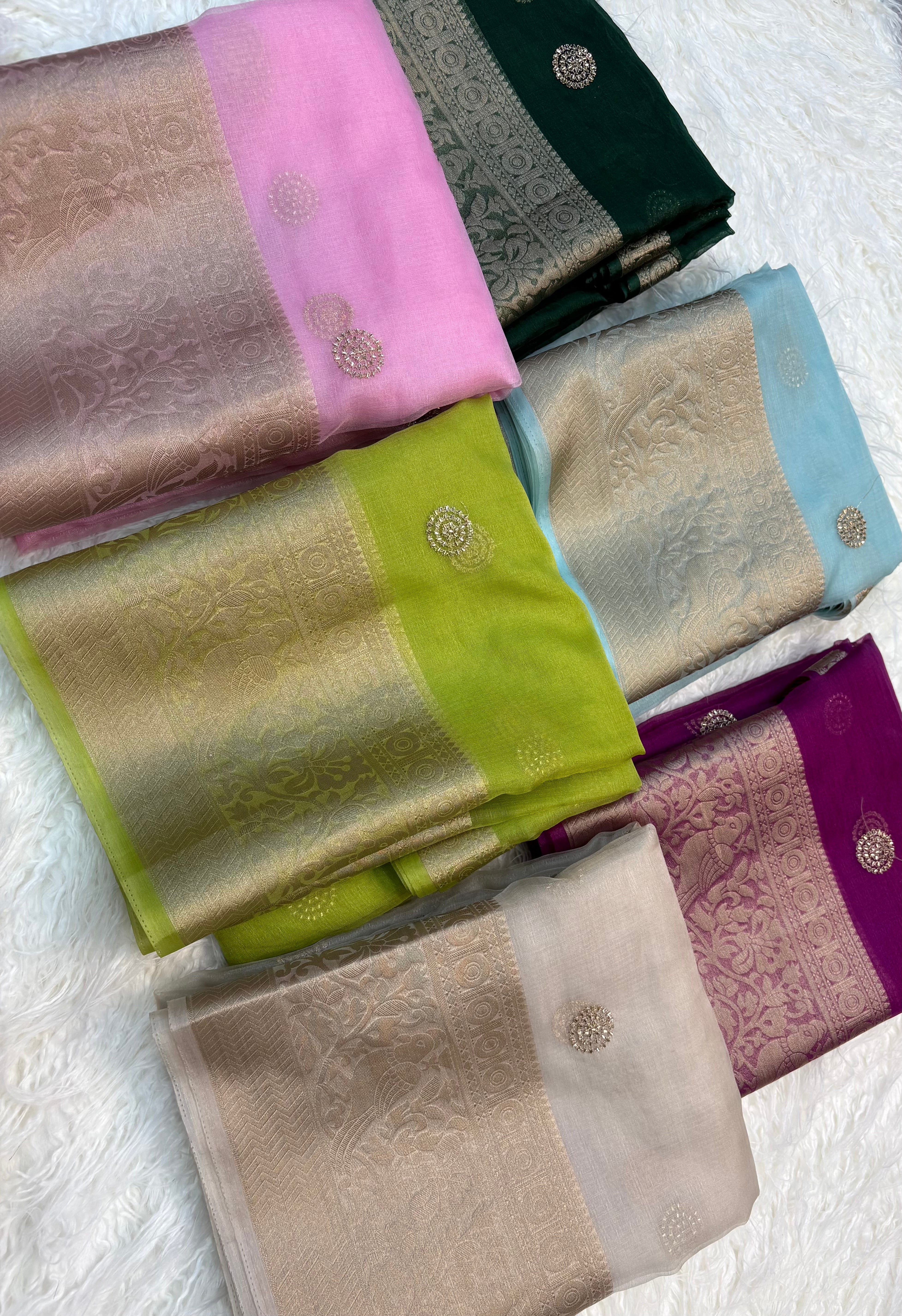 Fantabulous Festive Wear Soft Silk Jacquard Weaving Border Saree With Same Blouse Piece