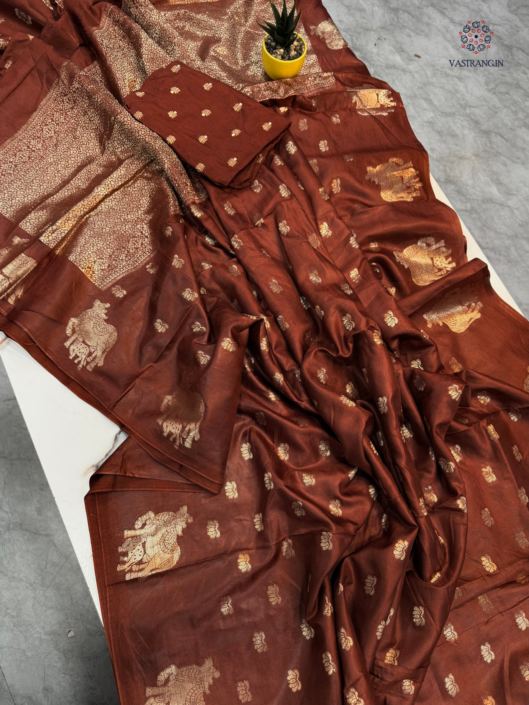 New Wedding Wear Pure Soft Viscose Crape Silk Zari Chit Palllu n Pichwari Border Fancy Designer Saree With Blouse
