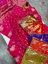 Load image into Gallery viewer, New Wedding Wear Pure Soft Viscose Crape Silk Zari Chit Palllu n Pichwari Border Fancy Designer Saree With Blouse
