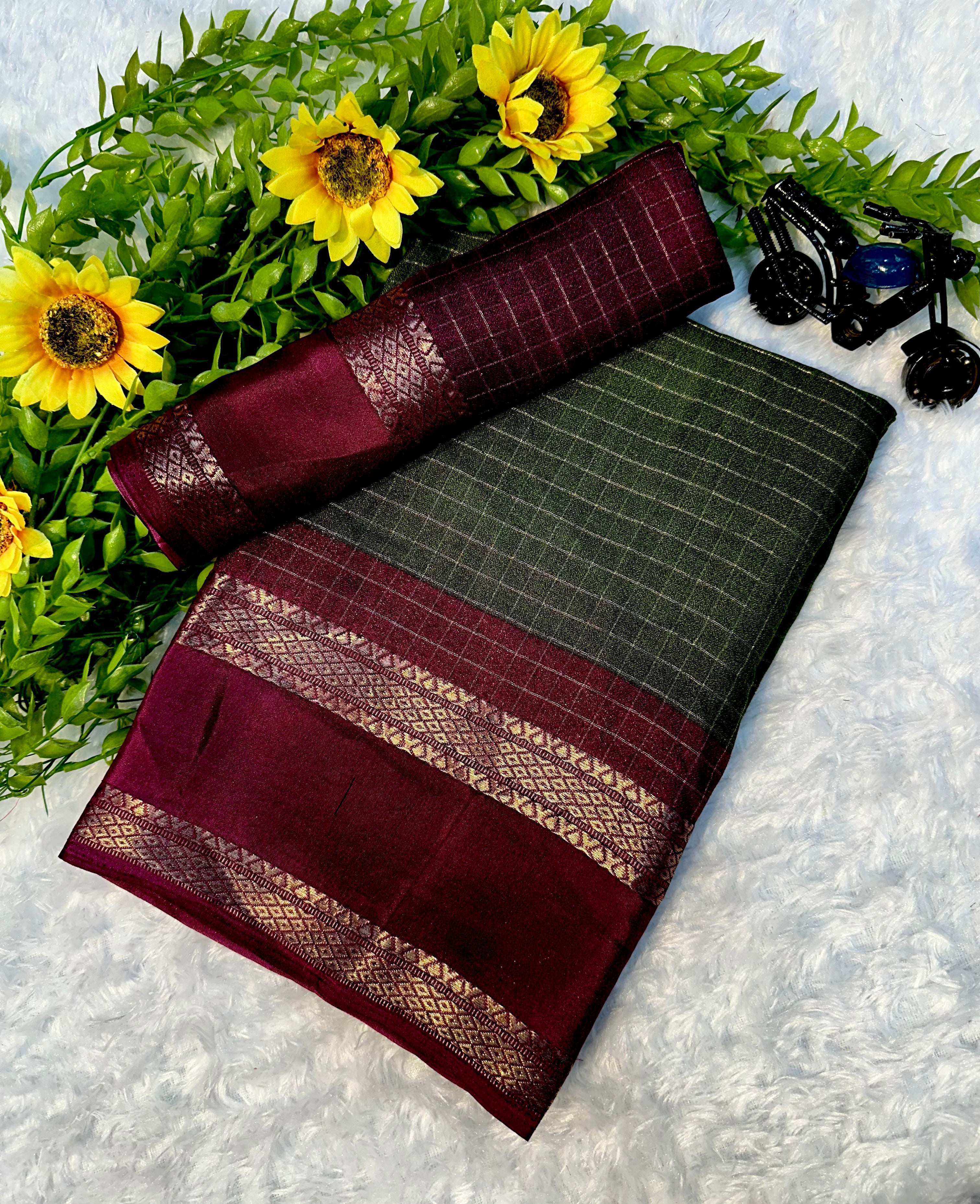 Dissemble Party Wear Heavy Mysore Silk Chex Design With Jacquard Weaving Work Pedding Border Fantastic Blouse