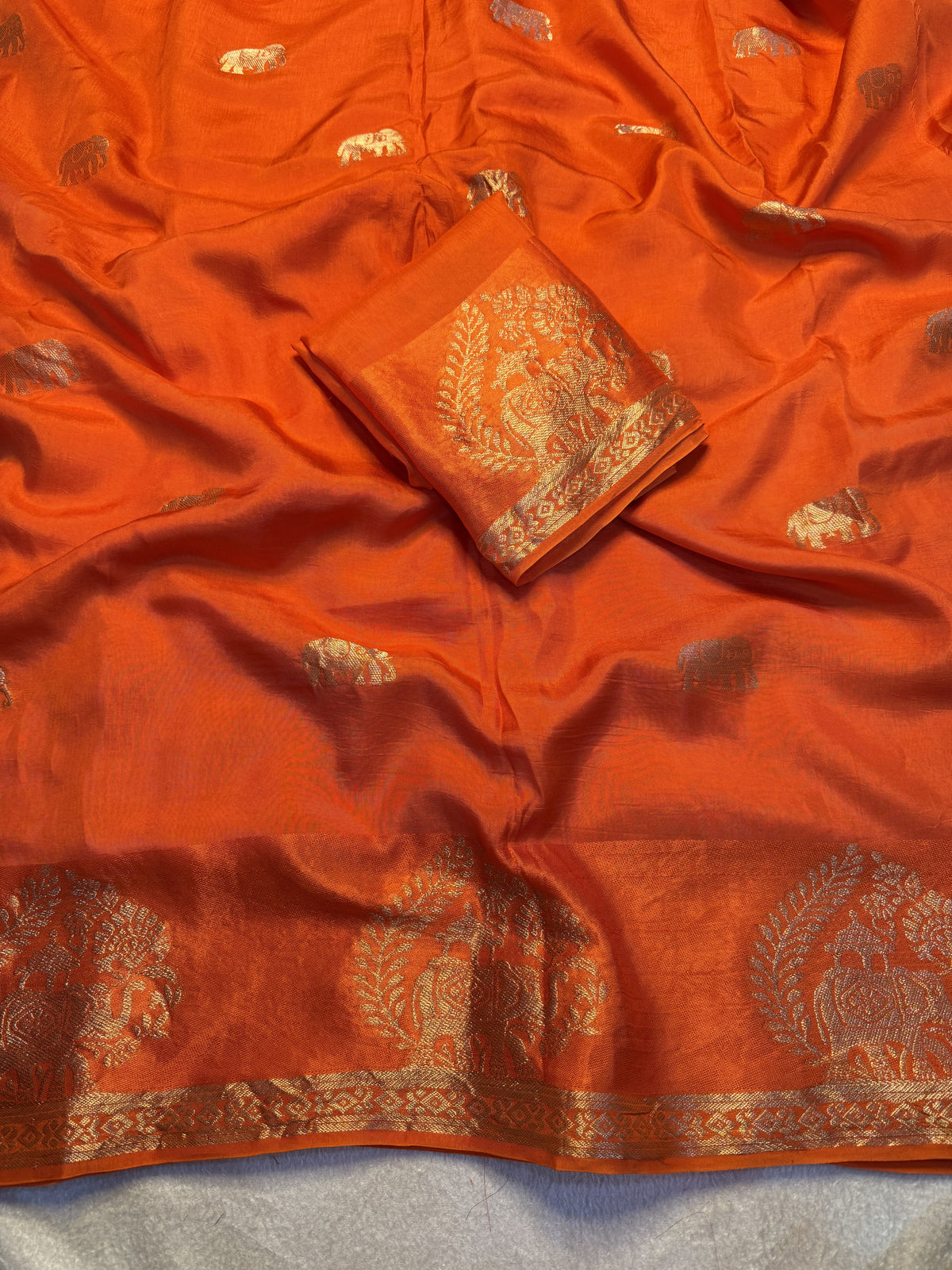 Quintessential Pure Soft Viscose Fabric Golden Zari Jacquard Work Fancy Designer Saree With Blouse