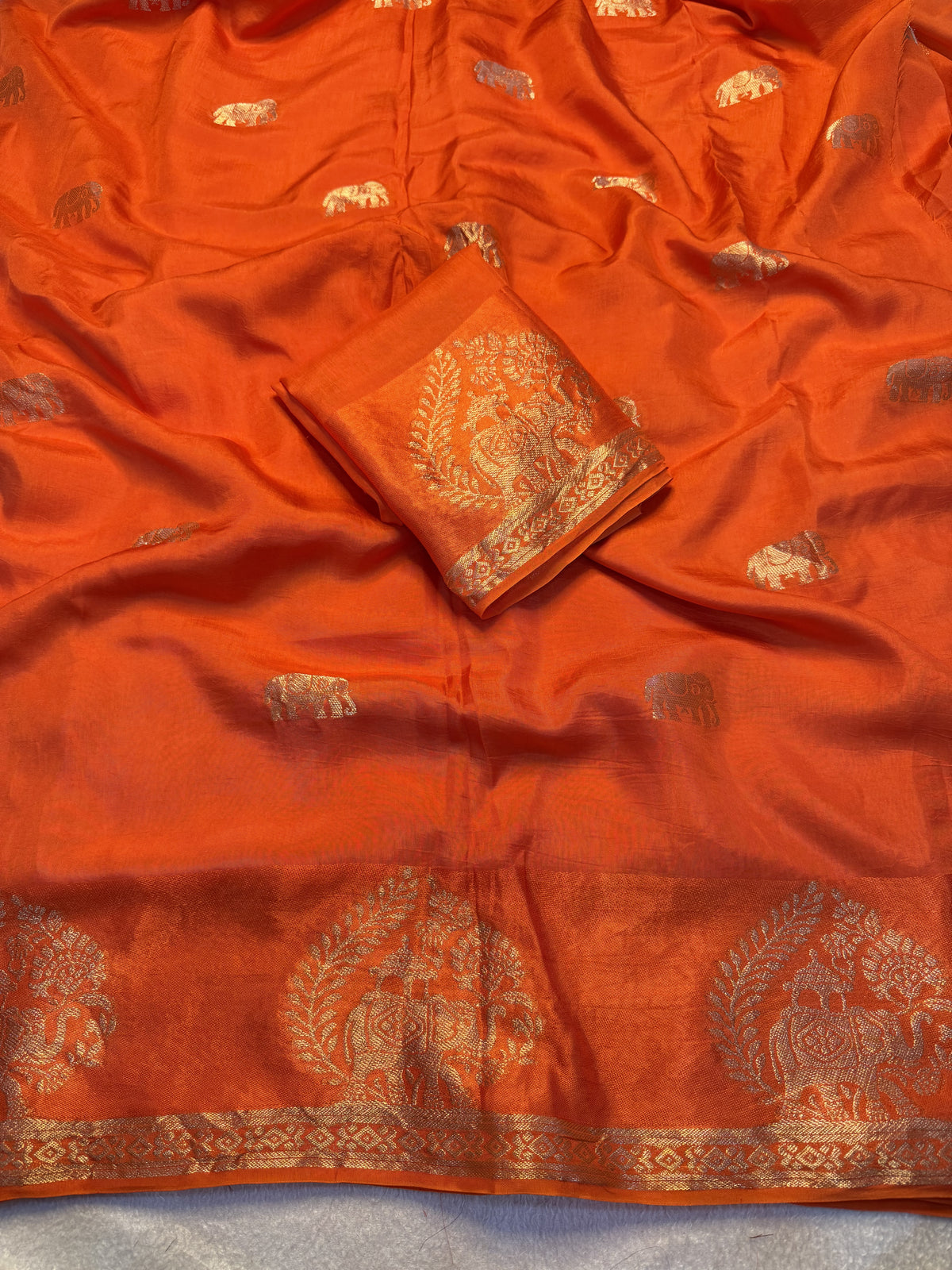 Quintessential Pure Soft Viscose Fabric Golden Zari Jacquard Work Fancy Designer Saree With Blouse