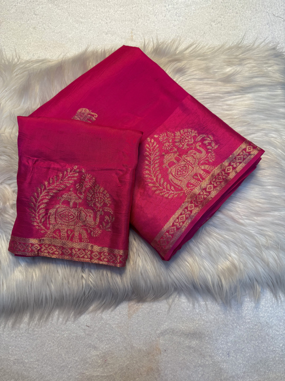 Quintessential Pure Soft Viscose Fabric Golden Zari Jacquard Work Fancy Designer Saree With Blouse