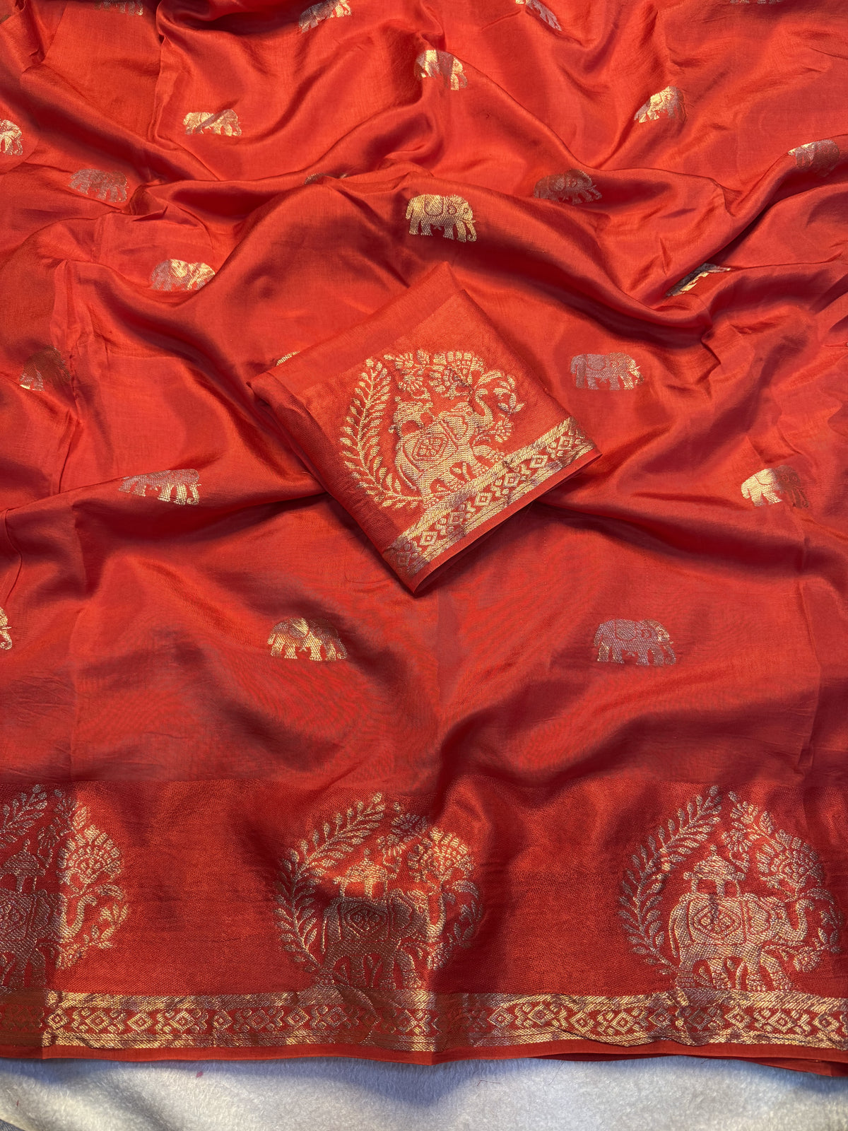 Quintessential Pure Soft Viscose Fabric Golden Zari Jacquard Work Fancy Designer Saree With Blouse