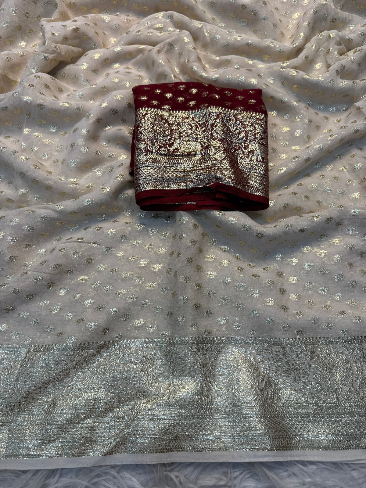 Symmetrical Wedding Wear Viscose Georgette Jacquard Zari Work Fancy Designer Saree