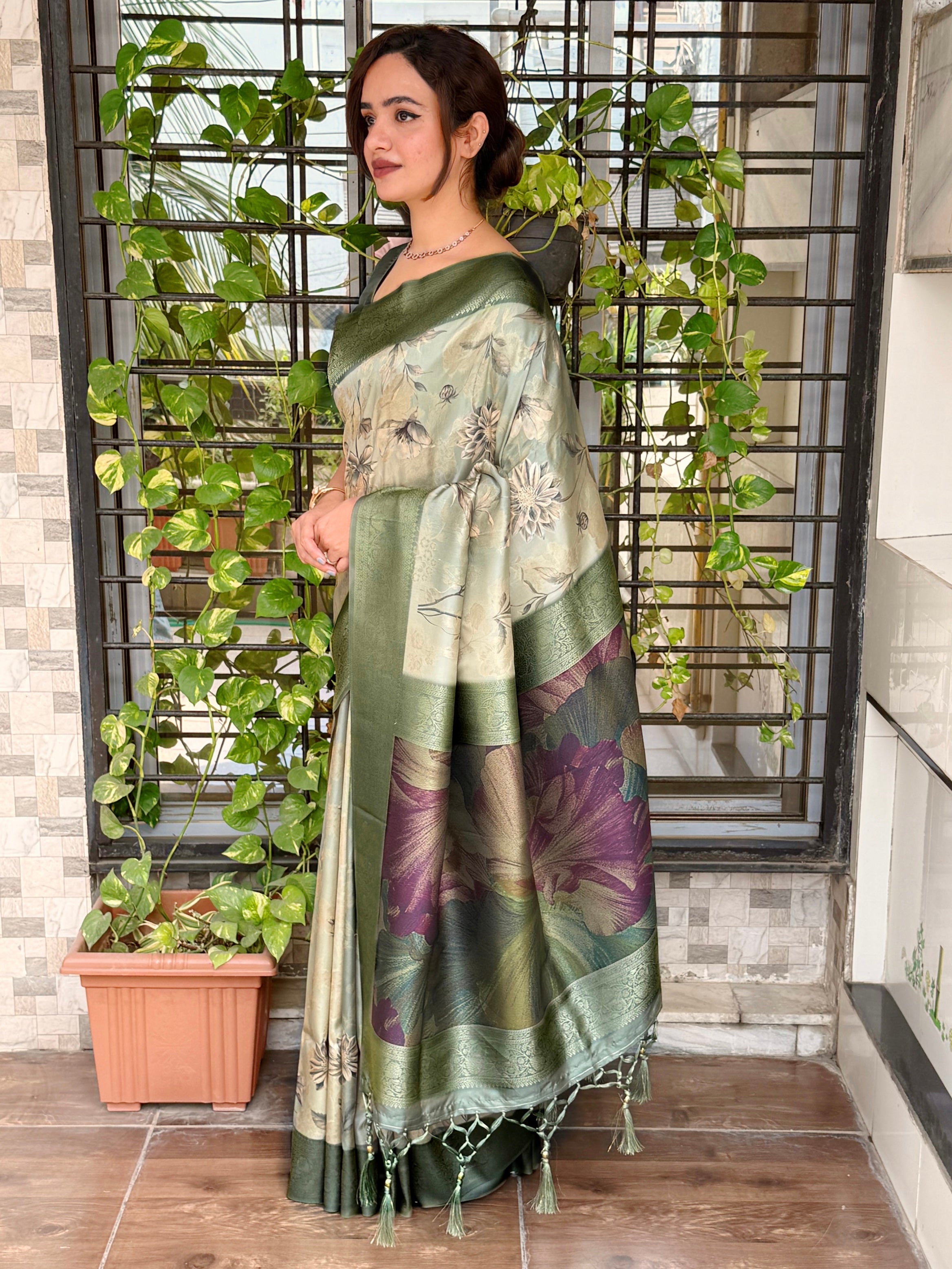 Glamorous Festive Wear Banarasi Satin Silk Jacquard Zari Border Fancy Designer Saree With Blouse Piece