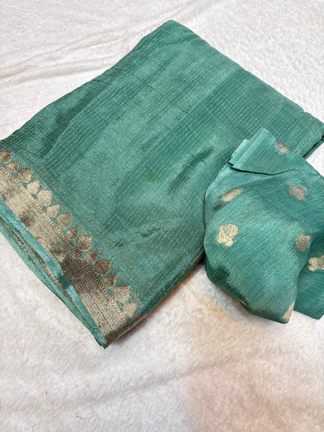 Confounding Sea Green Color Pure Viscose Chinnon Zari Jacquard Weaving Work Saree With Glowing Blouse Piece