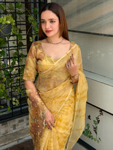 Load image into Gallery viewer, Charming Party Wear Pure Soft Tissue Silk Print Designer Saree With Elegant Blouse Piece

