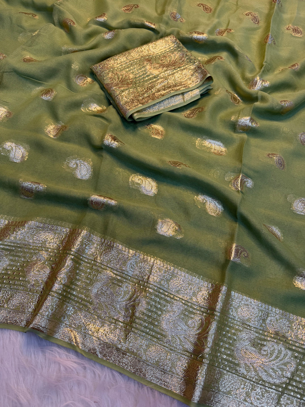 Traditional Function Wear Pure Viscose Georgette Jacquard Weaving Work Fancy Saree With Blouse Piece