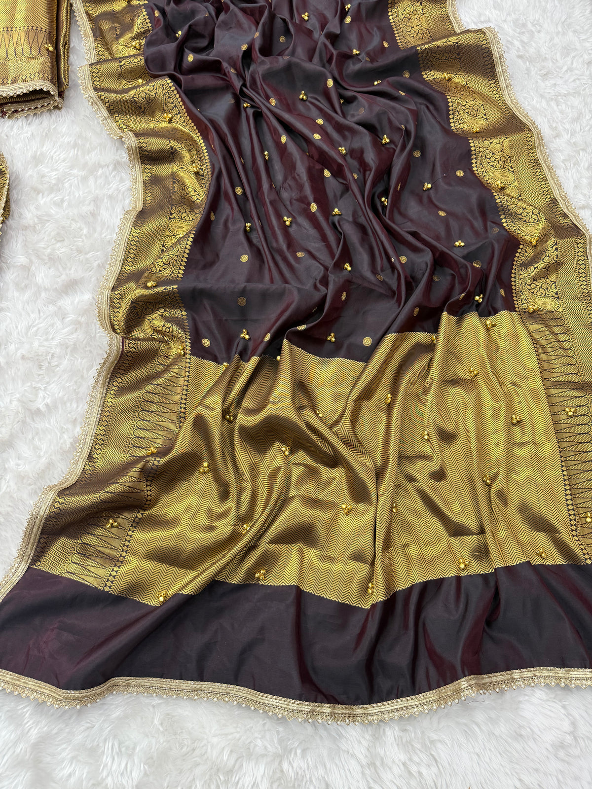 Regal Wedding Wear Banarasi Soft Silk Zari Border Rich Pallu n Ghungroo Work Saree With Blouse Piece