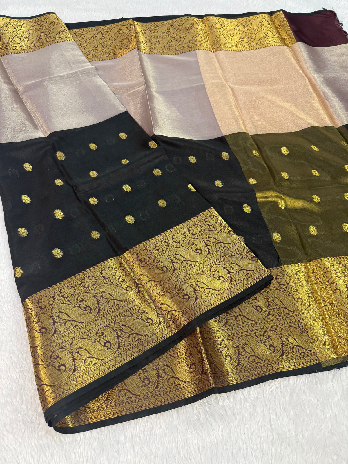 Luxury Wedding Wear Soft Silk Jacquard Border Butti Design Saree With Blouse Piece