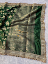 Load image into Gallery viewer, Redolent Wedding Wear Green Color Soft Banarasi Silk Jacquard Zari Weaving With Lace Border Work Fancy Designer Saree
