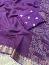 Load image into Gallery viewer, Confounding Pure Viscose Chinnon Zari Jacquard Weaving Work Saree With Glowing Blouse Piece
