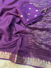 Load image into Gallery viewer, Confounding Pure Viscose Chinnon Zari Jacquard Weaving Work Saree With Glowing Blouse Piece
