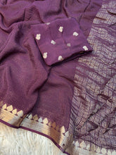 Load image into Gallery viewer, Confounding Pure Viscose Chinnon Zari Jacquard Weaving Work Saree With Glowing Blouse Piece
