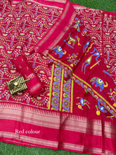 Load image into Gallery viewer, New Soft Denting Cotton Kalamkari Print Zari Border Tussles Work Printed Saree
