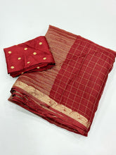 Load image into Gallery viewer, New Maroon Color Festive Wear Crushed Chinnon Silk Fancy Designer Saree With Rich Pallu
