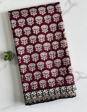 Load image into Gallery viewer, Glorious Black n Maroon Color Mul Cotton Print n Lace Work With Rich n Ikkat Pallu Designer Saree With Stunner Blouse Piece
