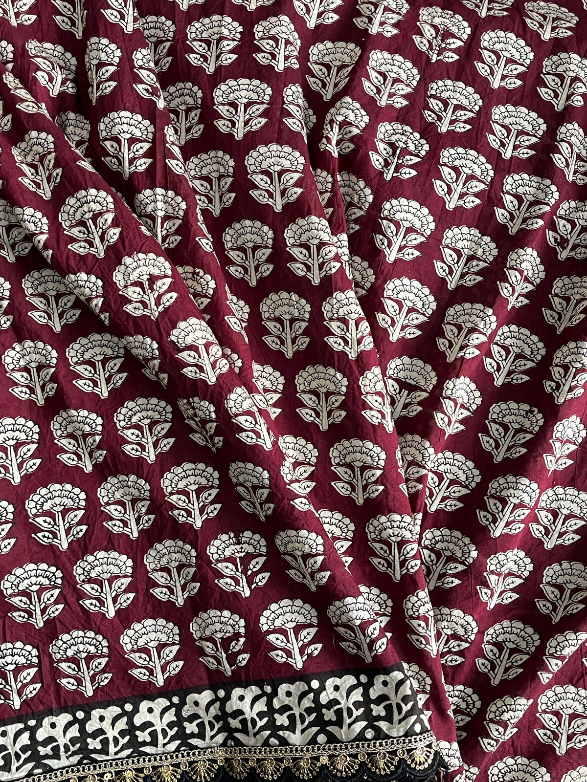 Glorious Black n Maroon Color Mul Cotton Print n Lace Work With Rich n Ikkat Pallu Designer Saree With Stunner Blouse Piece