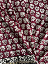 Load image into Gallery viewer, Glorious Black n Maroon Color Mul Cotton Print n Lace Work With Rich n Ikkat Pallu Designer Saree With Stunner Blouse Piece
