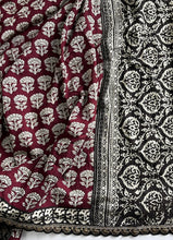 Load image into Gallery viewer, Glorious Black n Maroon Color Mul Cotton Print n Lace Work With Rich n Ikkat Pallu Designer Saree With Stunner Blouse Piece
