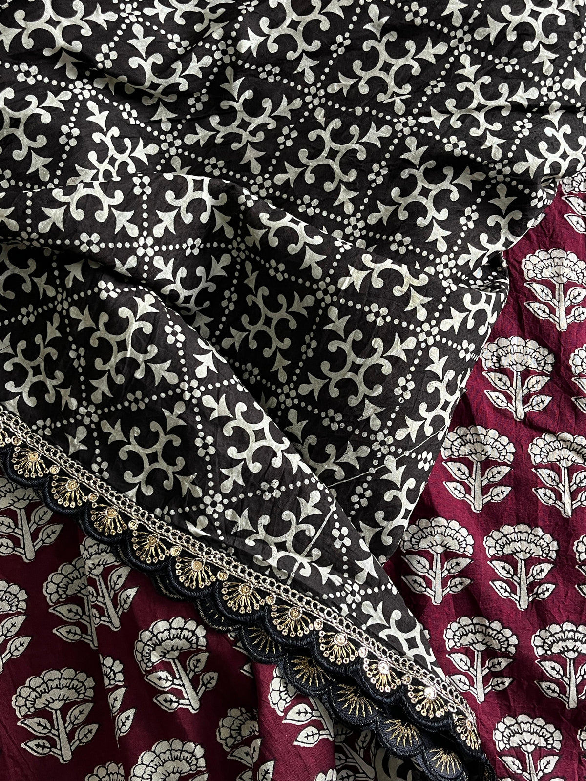 Glorious Black n Maroon Color Mul Cotton Print n Lace Work With Rich n Ikkat Pallu Designer Saree With Stunner Blouse Piece