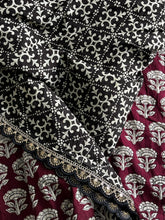 Load image into Gallery viewer, Glorious Black n Maroon Color Mul Cotton Print n Lace Work With Rich n Ikkat Pallu Designer Saree With Stunner Blouse Piece
