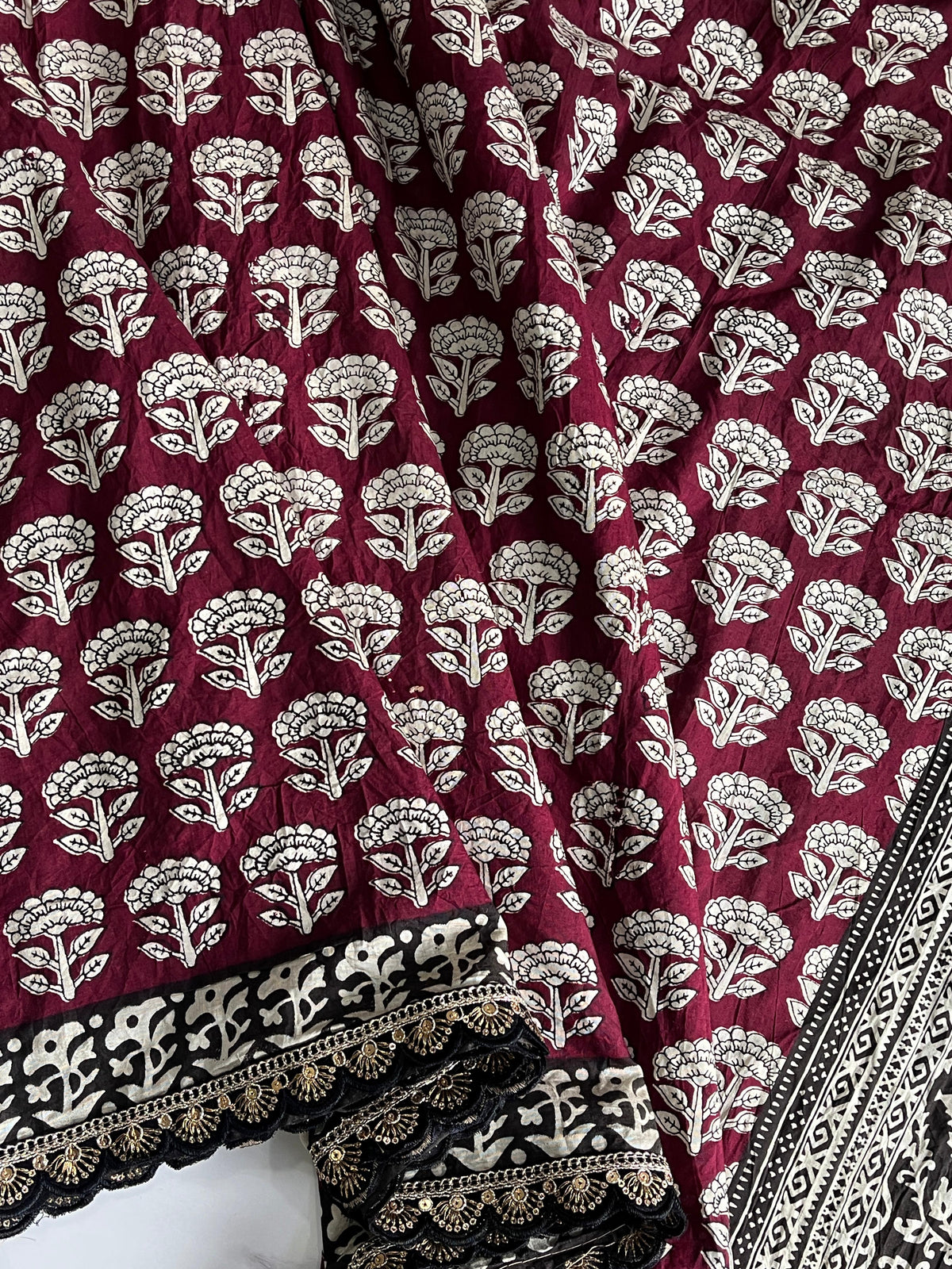 Glorious Black n Maroon Color Mul Cotton Print n Lace Work With Rich n Ikkat Pallu Designer Saree With Stunner Blouse Piece