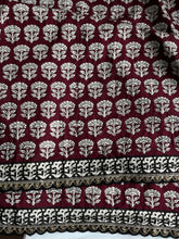 Load image into Gallery viewer, Glorious Black n Maroon Color Mul Cotton Print n Lace Work With Rich n Ikkat Pallu Designer Saree With Stunner Blouse Piece
