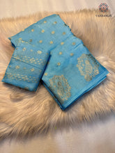 Load image into Gallery viewer, Dazzling Party Wear Pure Soft Viscose Crape Silk Zari Chit Palllu n Pichwari Border Fancy Designer Saree With Blouse
