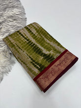 Load image into Gallery viewer, Glamorous Function Wear Pure Sibori Viscose Silk Print With Jacquard Work Rich Pallu Fancy Designer Saree For Women
