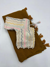 Load image into Gallery viewer, Ethnic Shimmer Nora Weaving Chex Fabric With Tassels Work Saree With Stitched Blouse
