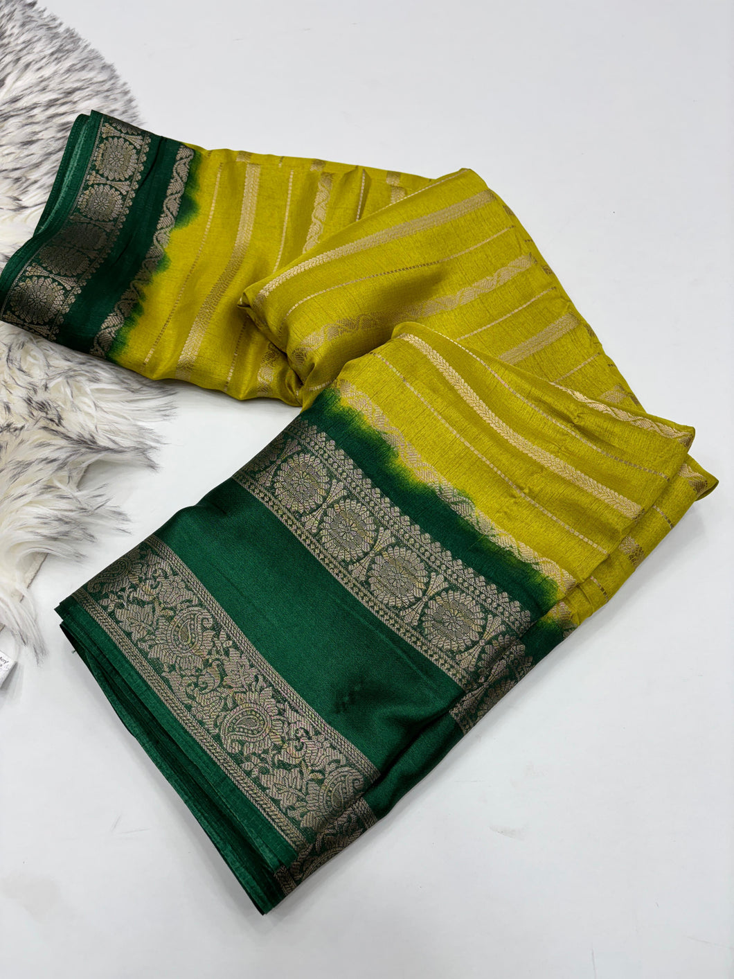 New Festive Wear Green Color Pure Dola Silk Jacquard Weaving Work Fancy Designer Saree With Blouse Piece