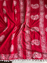 Load image into Gallery viewer, New Festive Wear Red Color Mul Cotton Batik Print Pum Pum Lace n Rich Pallu Work Designer Saree With Stunner Blouse Piece

