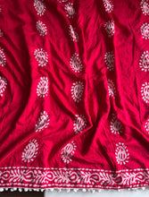 Load image into Gallery viewer, New Festive Wear Red Color Mul Cotton Batik Print Pum Pum Lace n Rich Pallu Work Designer Saree With Stunner Blouse Piece
