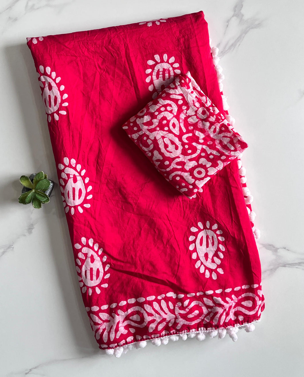 New Festive Wear Red Color Mul Cotton Batik Print Pum Pum Lace n Rich Pallu Work Designer Saree With Stunner Blouse Piece