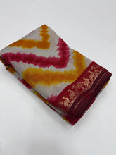 Load image into Gallery viewer, Luxuriant Leheriya Print n Jacquard Weaving Work Pure Mangalkari Viscose Saree With Fugacious Blouse Piece
