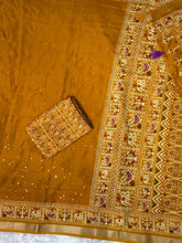 Load image into Gallery viewer, Entrancing Pure Mul Cotton Sequence  With Ajrakh Prined Fancy Designer Saree With Gratifying Blouse Piece
