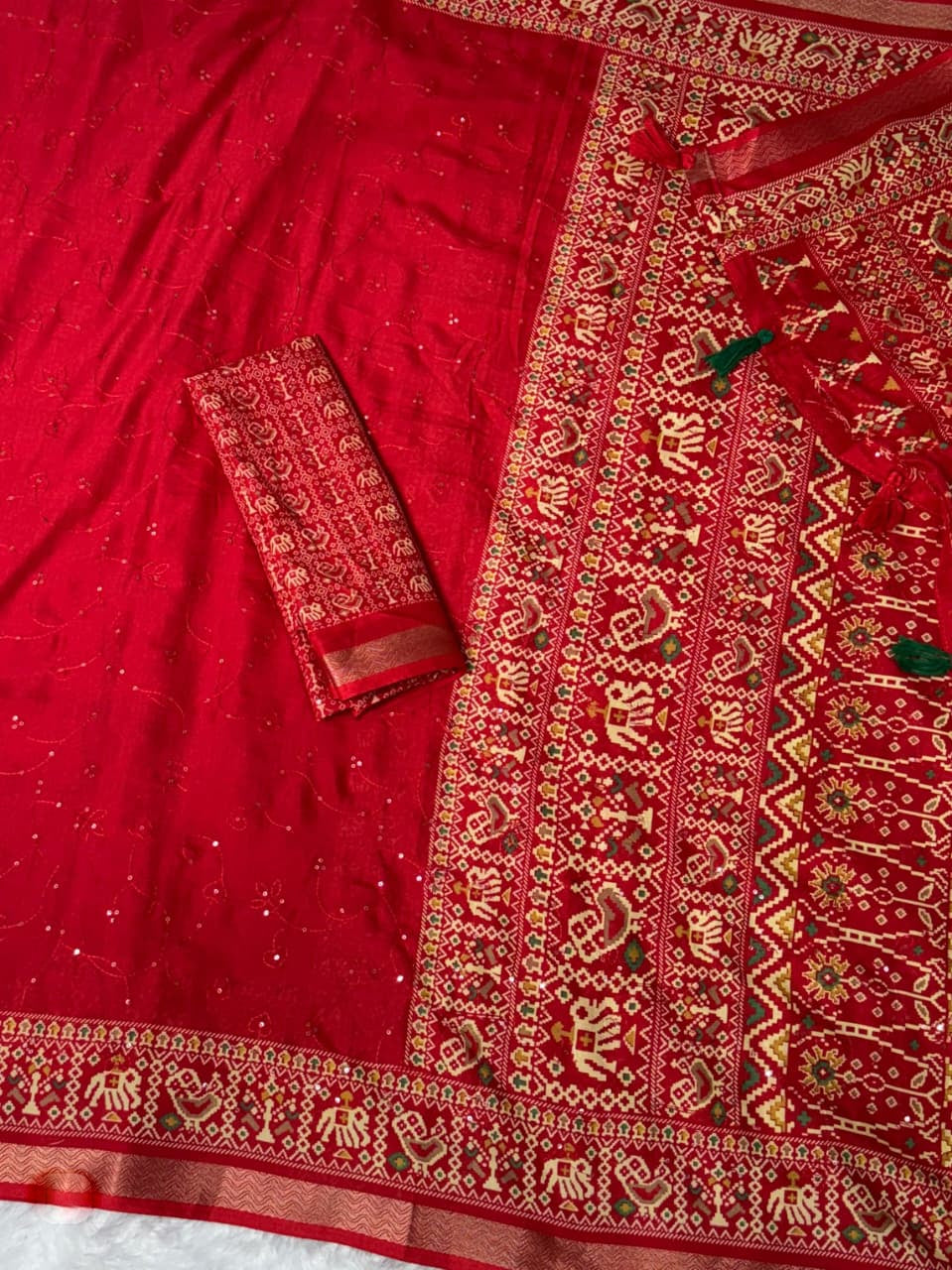 Entrancing Pure Mul Cotton Sequence  With Ajrakh Prined Fancy Designer Saree With Gratifying Blouse Piece